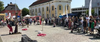 Gatuartister invigde festdagarna