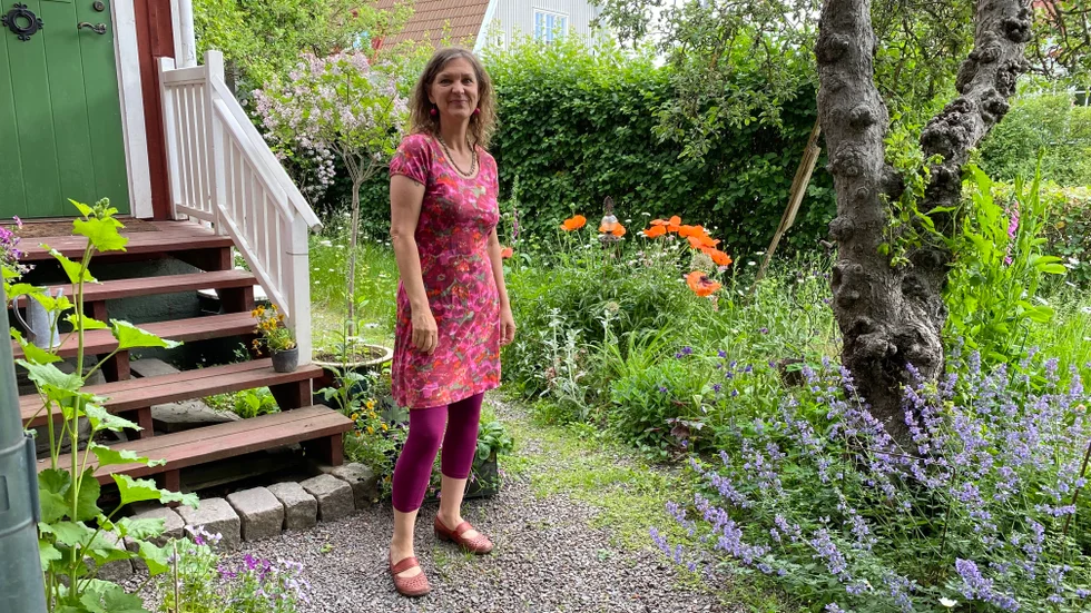 Eva Lundgren Stenbom på Bråbogatan är en av de som öppnar upp sin trädgård under Kulturrundan i Röda stan med omnejd. Hon är också initiativtagare till kulturrundan, som nu firar 10-årsjubileum.