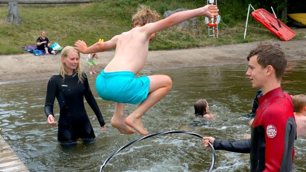 Ett mästerligt hopp av en av deltagarna.