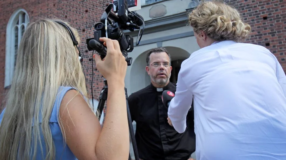 Medieintresset efter kuppen var massivt såväl nationellt som internationellt och Christofer Lundgren fick lägga mycket tid och fokus på att svara på frågor.