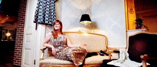 Karin, 38, har drygt 200 vintageklänningar