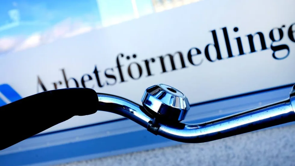 I slutet av juli var 1 382 personer, eller 5,0 procent av den registerbaserade arbetskraften, inskrivna vid Arbetsförmedlingen som öppet arbetslösa eller deltagare i program med aktivitetsstöd