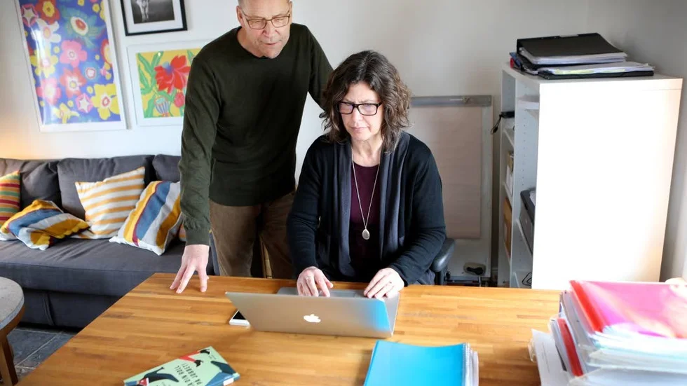 Arbete. Från kontoret i Ardre driver Anna-Lena och Paul företaget Sandahl Partners Gotland AB.
