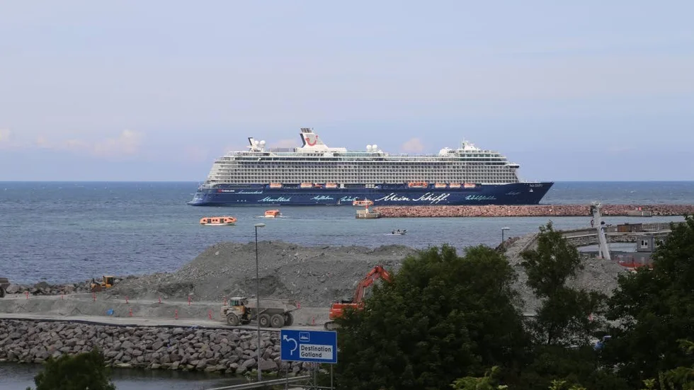 Tyska Mein Schiff 3 besökte Visby i tisdags. 2 500 gäster var ombord på det lyxiga fartyget. Nästa år kan fartyget lägga till vid den nya kryssningskajen.