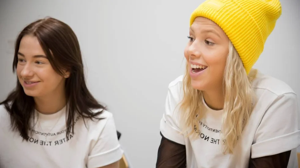 Nelly Dahlbom och Ella Lindvall går i tvåan på gymnasiet.