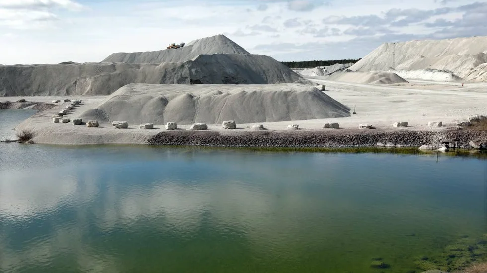 Mark- och miljööverdomstolen har under torsdagen meddelat beslut angående vilandeförklaringen av handläggningen av SMA Minerals tänkta brytområde.