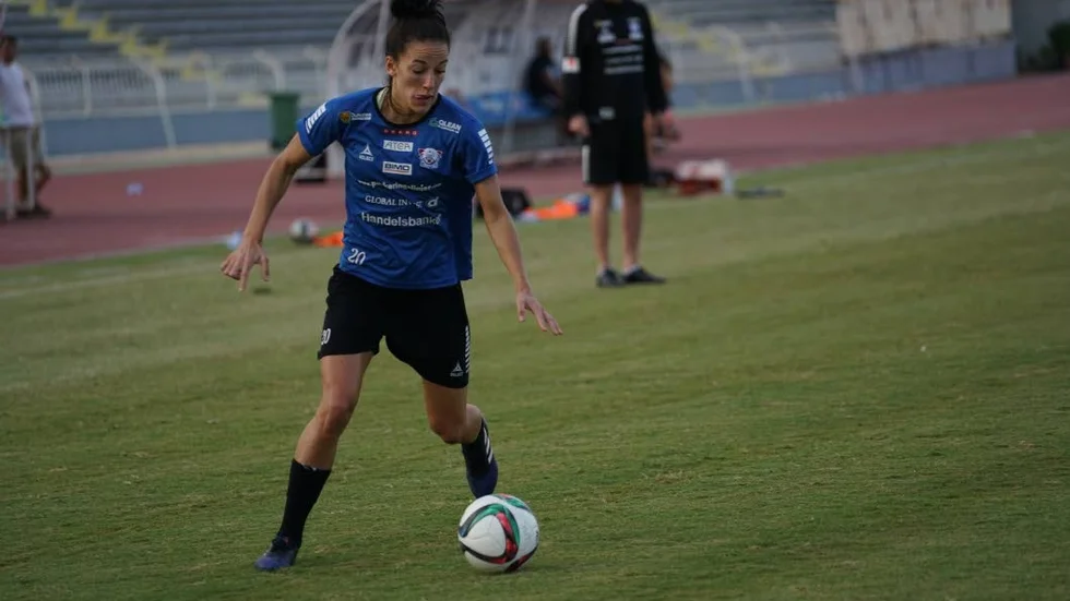 LÖPSTARK. Anna Oscarsson på tisdagens träning. På onsdagen slutade hennes debut Champions League med bortaseger på Cypern. Oscarsson spelade 83 minuter.