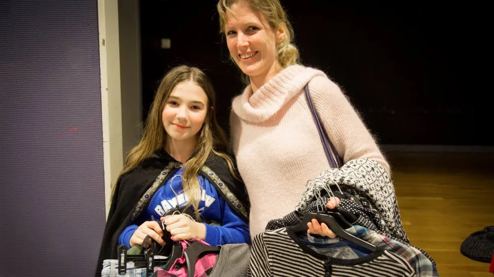 Viktoria och Josefin Bertwig lyckades byta till sig tio plagg vardera.