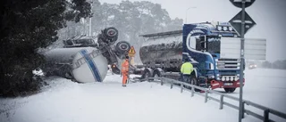 Tankbil välte i rondellen före Vibble