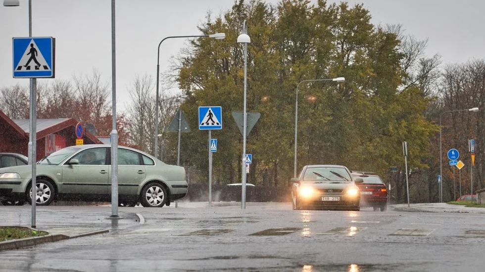 Under lördagen föll det snöblandat regn över Visby. I november kan vädret vara "lite lurigt" menar SMHI:s meteorolog Lovisa Andersson.