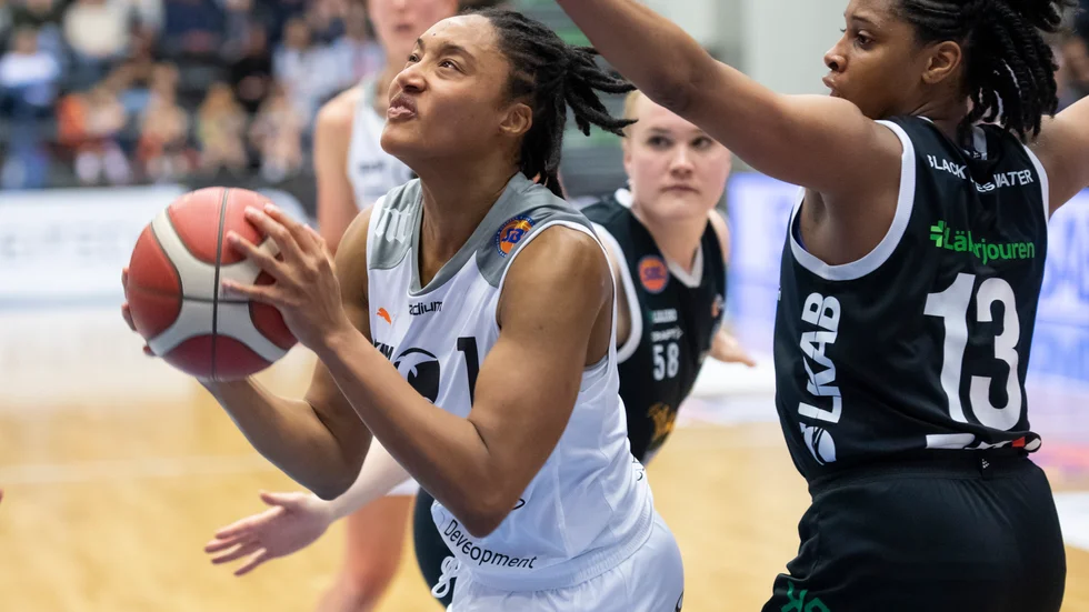 Jaelyn Brown gjorde livet surt för Bria Goss och Luleå Basket.