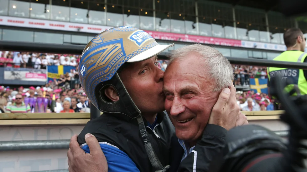 Björn Goop, till vänster, gick i pappa Olles fotspår. Här firar de tillsammans efter att Björn vunnit Elitloppet 2017. Arkivbild.