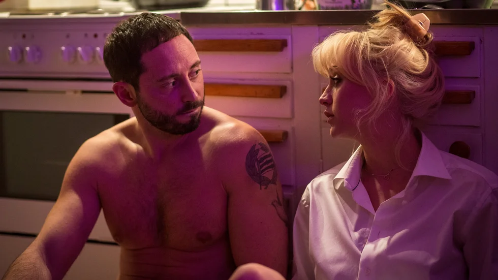 Peder Rooth (Matias Varela) och Bea Farkas (Julia Ragnarsson) dyker upp i en ny säsong av "Fartblinda". Pressbild.