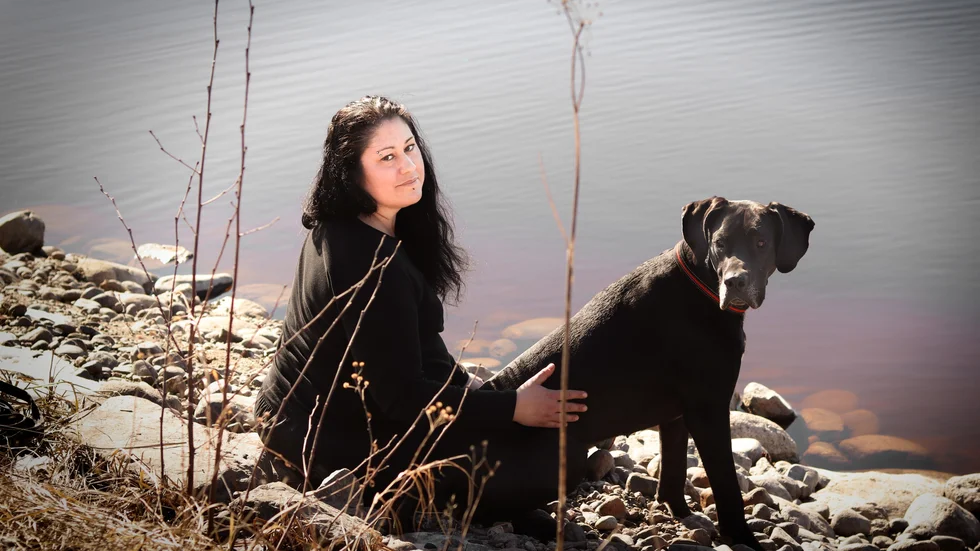 Johanna Furberg och hennes 6-åriga hund Khaleesi tar sig ut i naturen varje dag. ”Det är min terapi”, säger Johanna. 