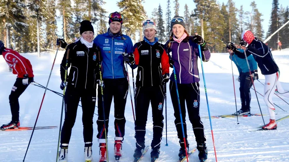 Skidåkare. Lisa K Svensson, Julia Jansson, Sara Hallquist och Frida Hallquist på Hellnerstadion under lördagens träningspass.