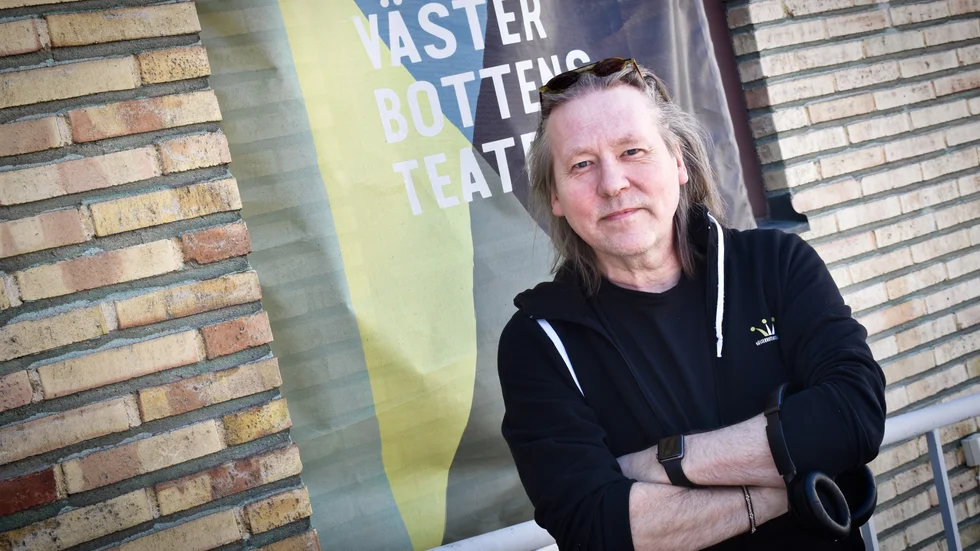 Bobo Lundén, konstnärlig ledare och avdelningschef på Västerbottensteatern, är kritisk mot beslutet att införa nollintag.