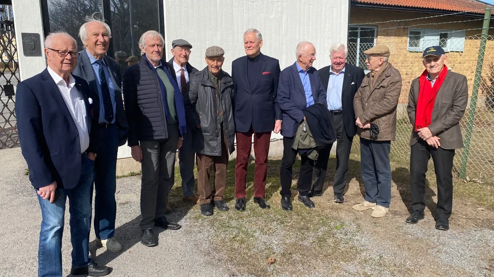 Från vänster: Staffan Kulling, Jan Manhem, Boo-Walter Eriksson, Ingemar Hansson, Thure Svensson, Gösta Wiking, Ingemar Bodén, Michael von Rosen, Robert Palm, K-G Widén.
Alla tog examen från flygskolan 1959.