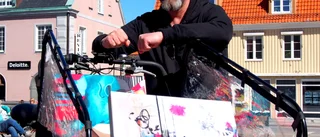 Här är Västervikvälgörarens nya projekt • Fokus på de som drabbats av kriget