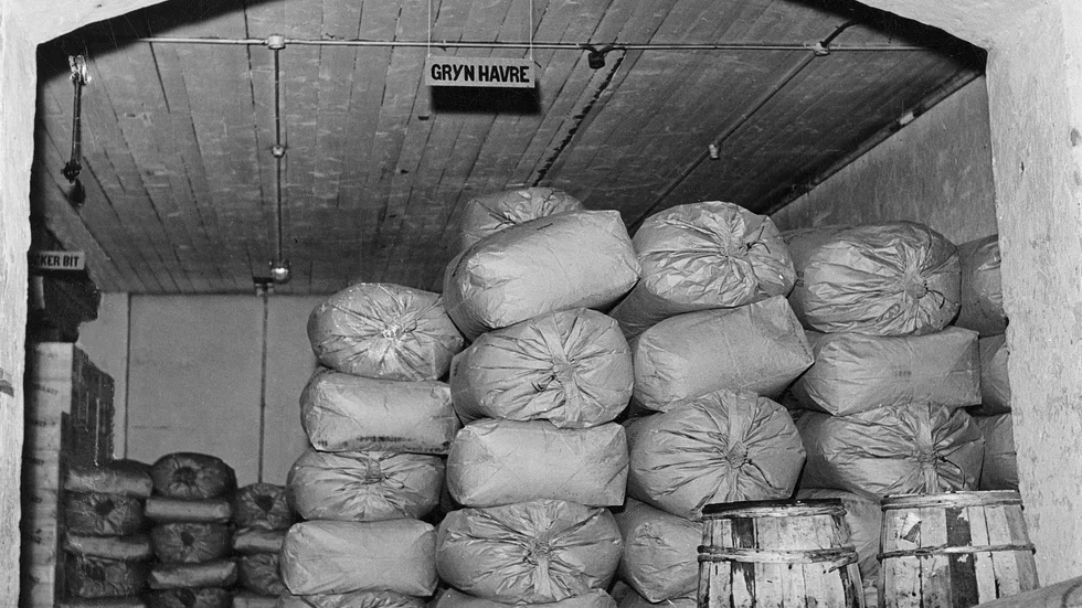 Svenskt beredskapslager med havregryn 1943. Men hur är läget i dag?

