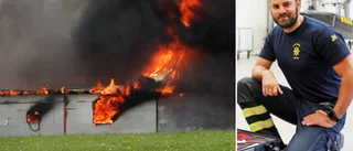25 brandmän bekämpade stora ladugårdsbranden • Grannar slöt upp • Insatsledaren: ”Vi hade väldigt bra stöd från bygden”