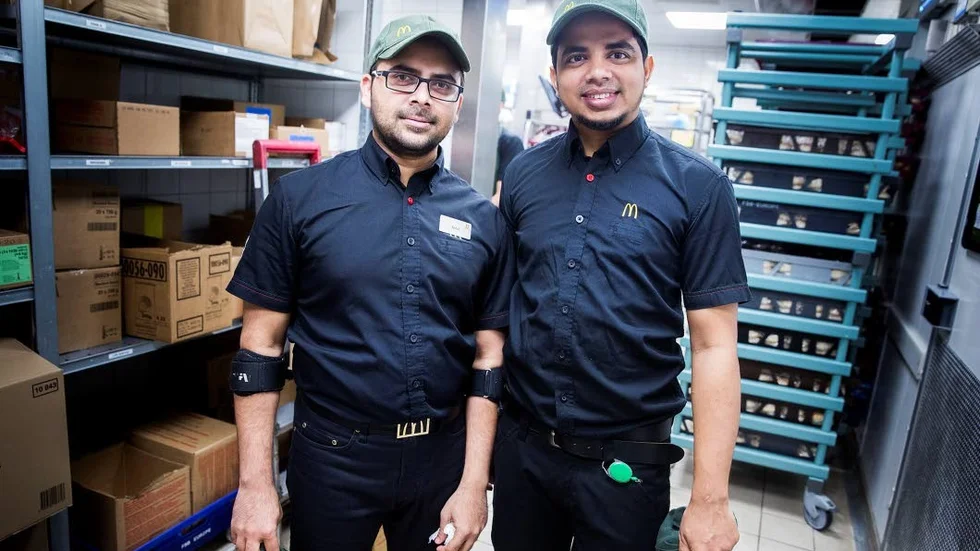 Från Bangladesh. Ariful Islam och Mahmud Rashid kommer ursprungligen från Bangladesh, men vill bo och arbeta i Sverige.