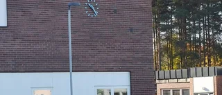 "Flickor har blivit tagna på brösten"
