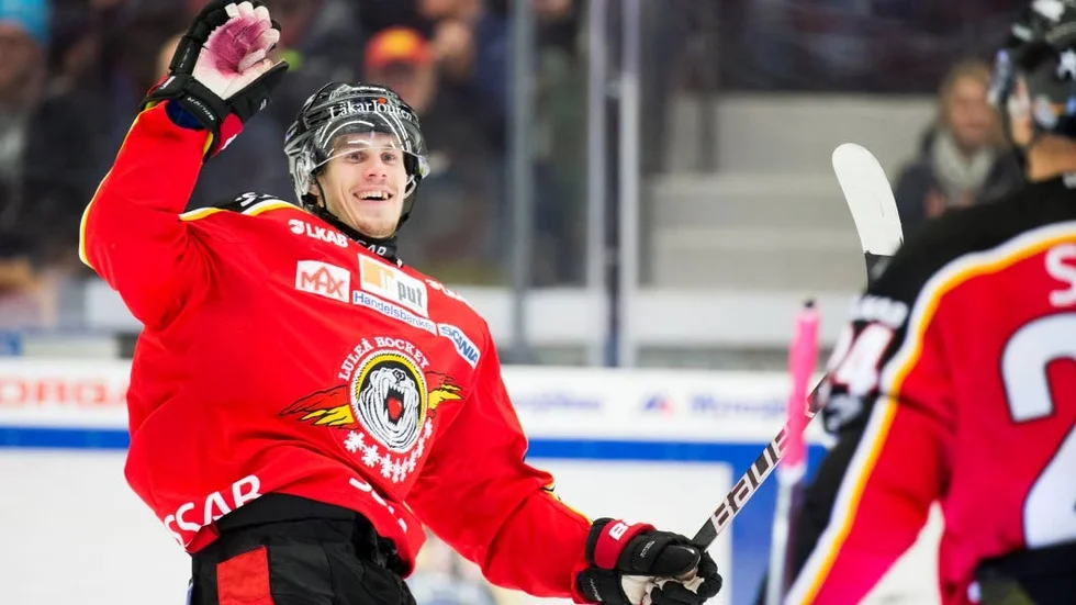 TILLBAKA. Emil Larsson klev av senast mot Rögle, men mot Växjö är han tillbaka. "Jag är redo att köra", säger han.