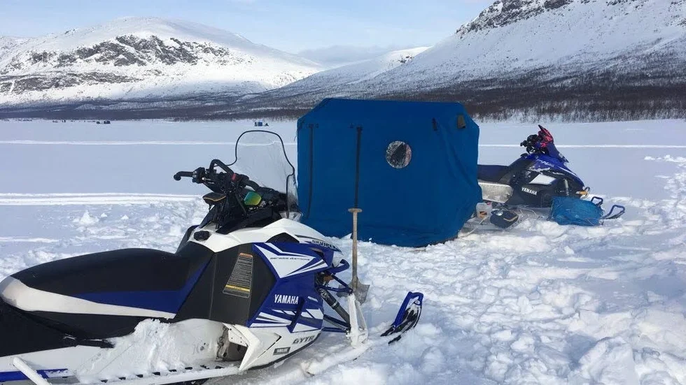 Arktradition. Sedan väldigt lång tid tillbaka är det tradition att dra ut en ark på Rautas när det stundar premiär. I år fanns dock färre arkar på plats än vanligt.
