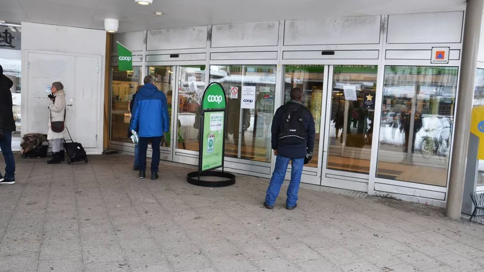 Öppet. På onsdagen öppnade Stora Coop och butikens handel kom igång.