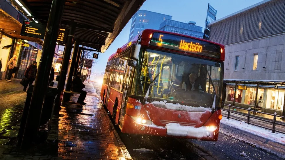 Kylslaget. Kalla bussar fick Arbetsmiljöverket att agera. Nu konstaterar förvaltningsrätten att verkets krav på LLT är helt rimliga.