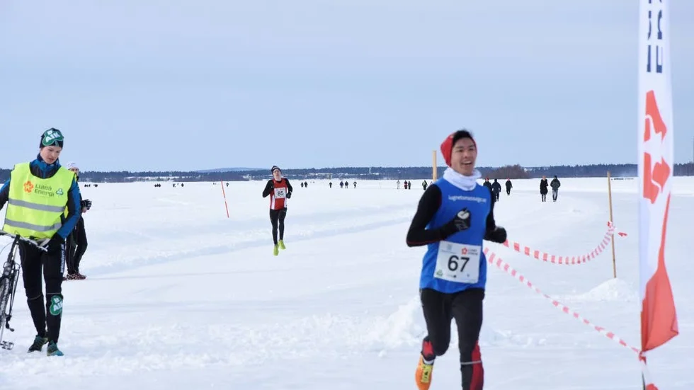 Snabbast. Anton Nilsson, IF Göta, sprutade in före Marcus Nilsson, Lulekamraterna, på tiden 35.23.