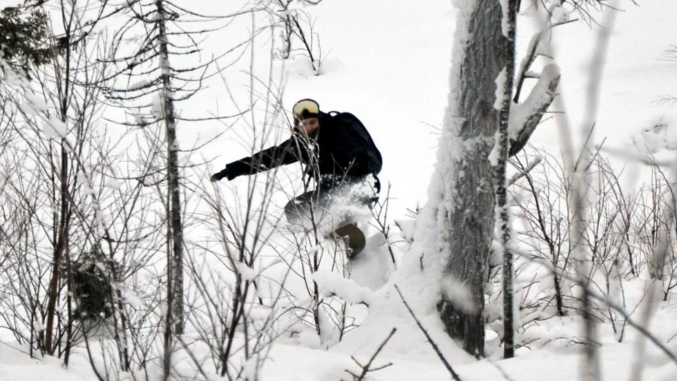 Snösurf. Ungefär 70 personer deltog vid tävlingarna och festligheterna i Svanstein i helgen.