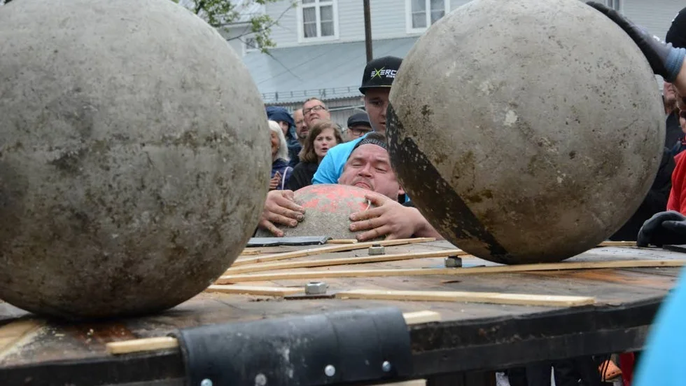 Lars Ainasoja tog hem vinsten i Strongmans SM-deltävling i Arvidsjaur på lördagen.