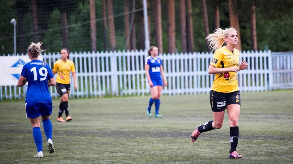 Ida Sundqvist, ISK, gjorde säsongsdebut efter skadeproblem i derbyt mot Luleå SK.