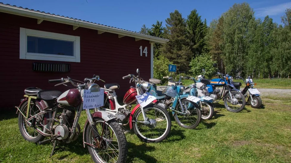 Även ett antal mopeder visades upp.
