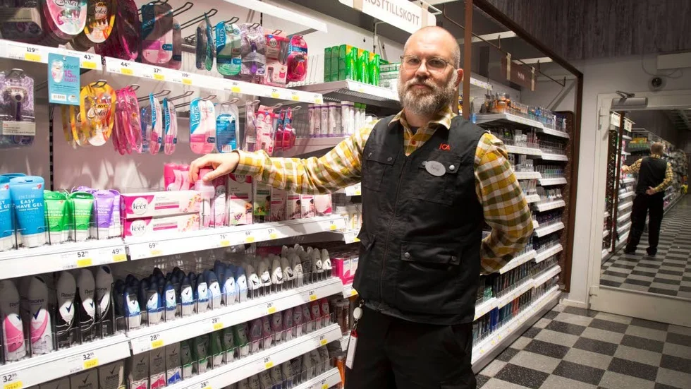 Ica Kvantum har många olika sorter av deodorantspray, därför kan det bli svårt att förvara allt i kassan menar Daniel Stenmark.