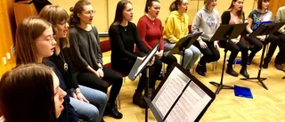 Jubilerande "växthus" för tjejer