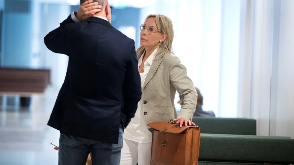 De åtalade pojkarnas advokater Håkan Kjellgren och Lisa Länta förordade ungdomstjänst alternativt böter som påföljd. Tingsrätten dömde till ungdomstjänst, men till detta kommer dryga skadestånd.