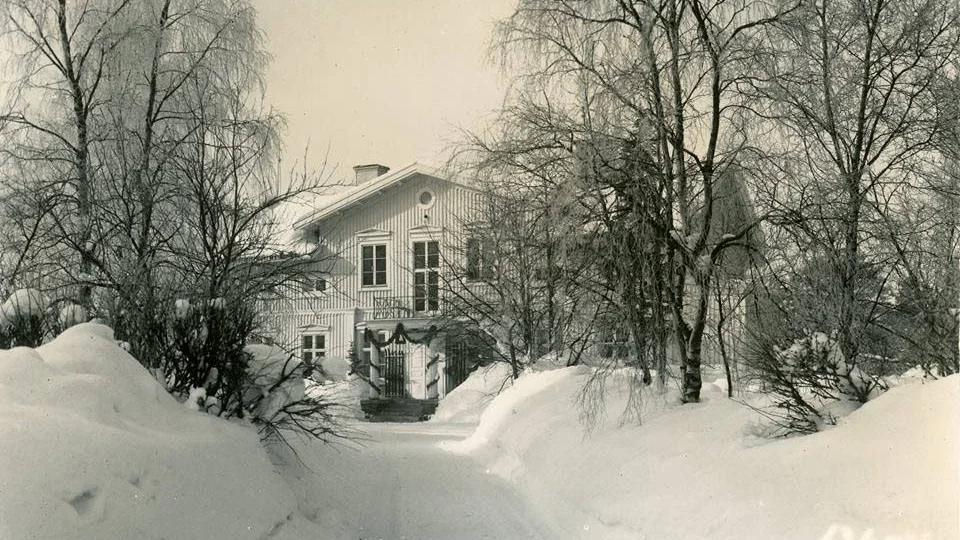 Från herrgården i Skuthamn kunde sågverkschefen stödja Arbetaremissionen med frikostiga penninggåvor.