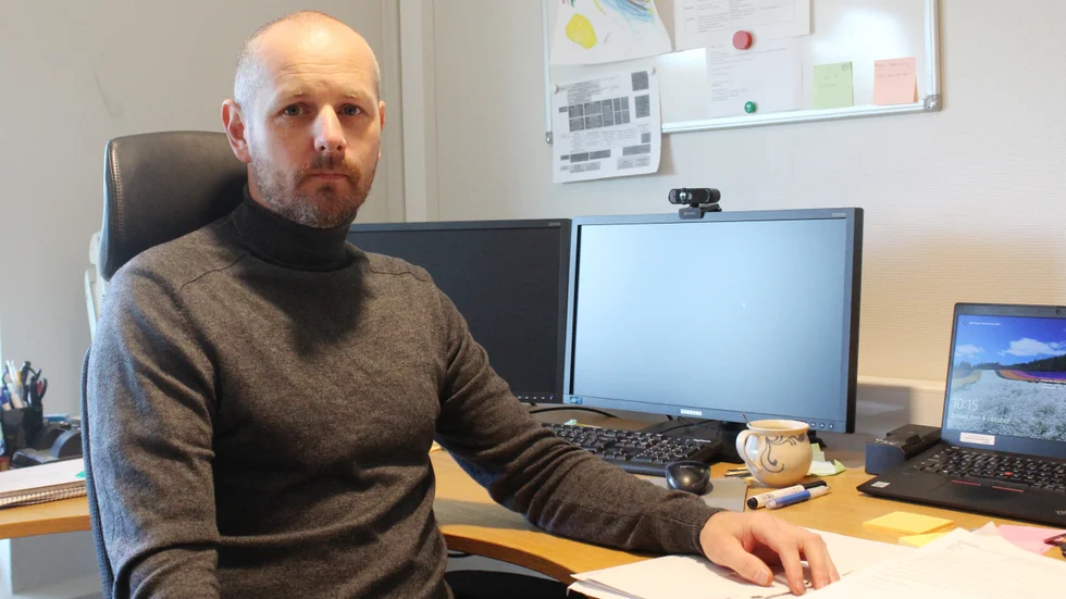 Rektor Daniel Ask på Östra Ringskolan i Gamleby medverkar vid mötet. 