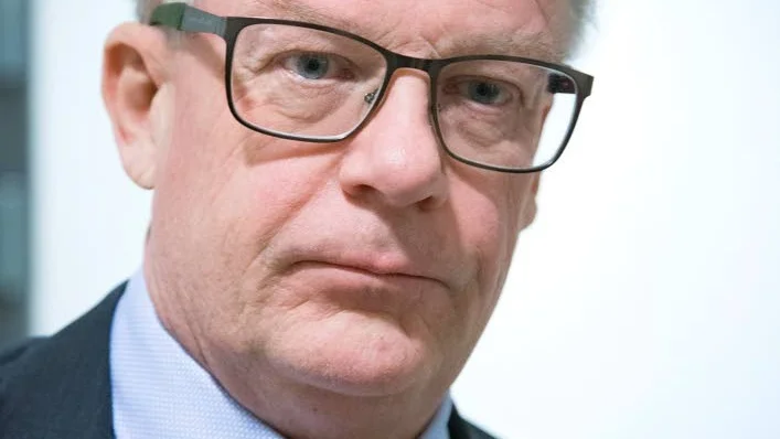 Åklagare. Kammaråklagare Stig Andersson har åtalat en tidigare arbetsledare för grovt vållande till annans död och kroppsskada, företaget att betala böter.