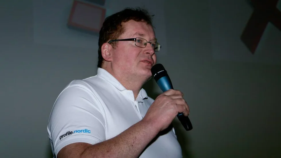 Information. Jimmy Stenman, ordförande för RFSL Pite älvdal, berättade om festivalprogrammet.