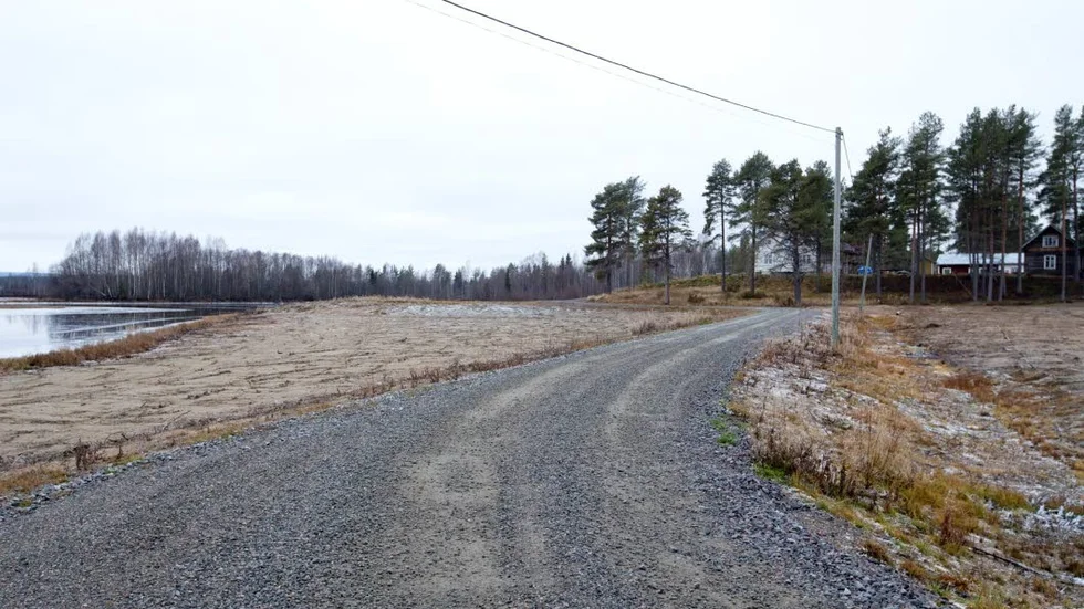 Fastighetsägaren Niclas Alm har avverkat skog och anlagt en ny väg till huset i Lappgärdan. Enligt länsstyrelsen är grävningen och avverkningen ett misstänkt miljöbrott.