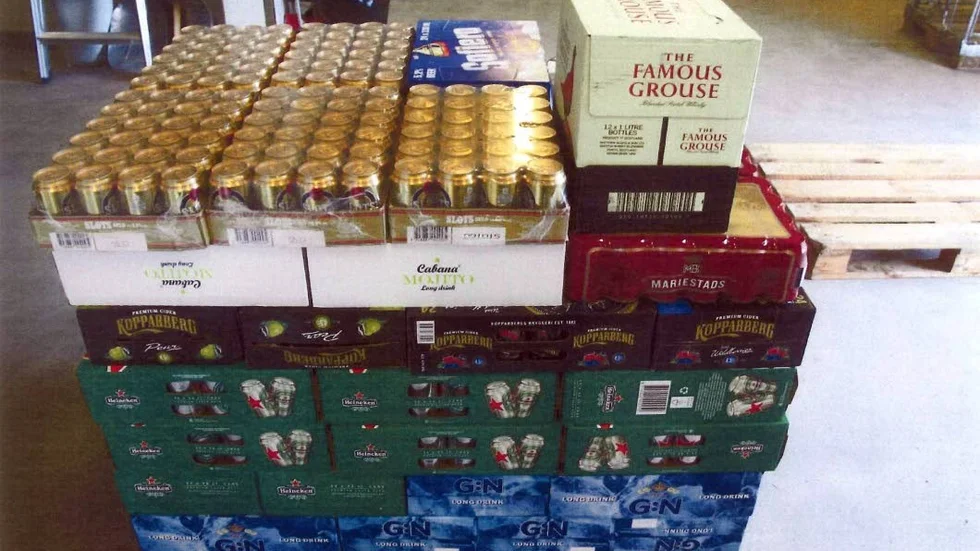 Spritlager. När mannen stoppats i tullen i Malmö gjordes en husrannsakan i bostaden. Där fann man ett veritabelt spritlager. (Arkivbild)
