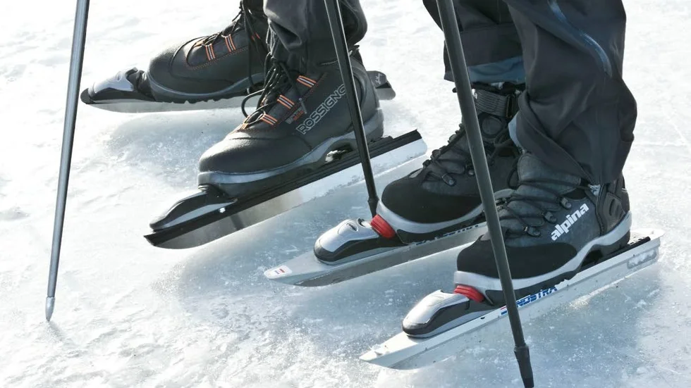 24 centimeter kärnis öppnar vägen för både skridskoåkare och andra typer av isflanörer på Nördfjärden.