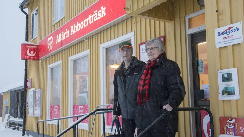 Eivind och Ann-Mari Stenlund, Aspliden, handlar i Affär’n i Abborrträsk, lanthandeln som byborna sedan hösten 2005 drivit själva sedan Konsum Norrbotten stängde sin butik i byn.