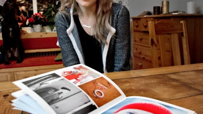 "Det var spännande och roligt att bli fotad", säger Anna Andersson, 14 i Hemmingsmark som nu är med i boken "Vem är Anna Andersson".