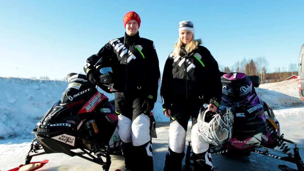 Kusinerna och storfavoriterna Emil och Elina Öhman är tokladdade inför VM på hemmaplan på lördag. ”Bara att få köra inför hemmapubliken kommer att bli fantastiskt”, konstaterar de.