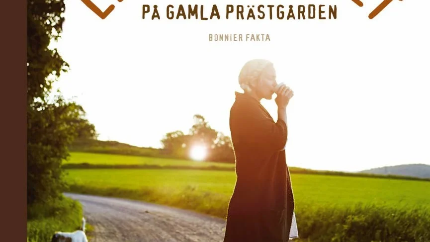 I sin nya bok bjuder hon hem läsarna till livet på landet.