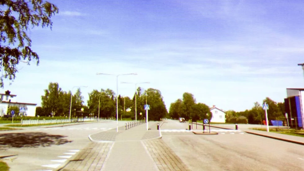 Så är det tänkt. Vägen genom Hortlax blir smalare och det blir en bredare gång och cykelväg.